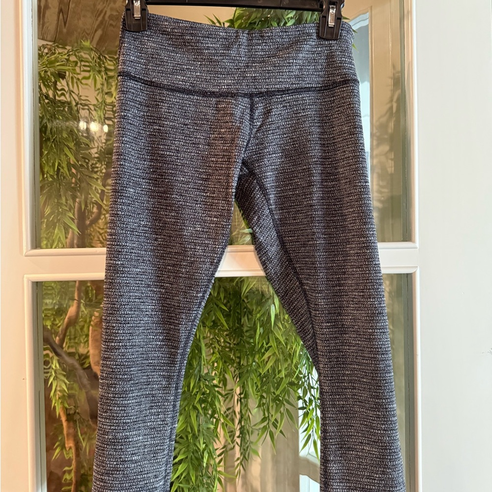 Lululemon Wunder Under Capri Black and White Workout  Yoga Leggings